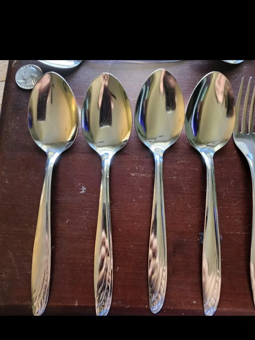 Majesco MJS3 16 Piece Silverware Set 4 Tablespoons, Teaspoons, Forks & Knives